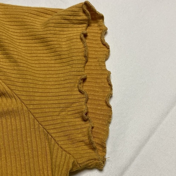 Charlotte Russe Mustard Ribbed Short Sleeved Tshirt, Juniors Size Medium - Picture 3 of 6